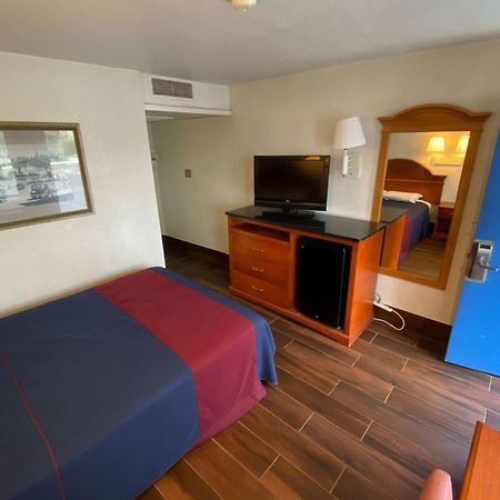 Travelodge By Wyndham Grand Rapids North Walker Exterior foto